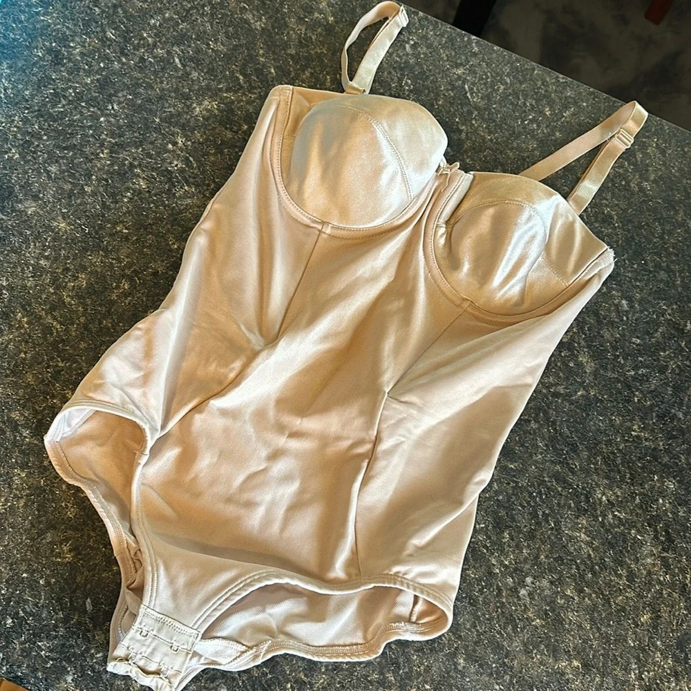 Miracle suit size 38 B EUC
